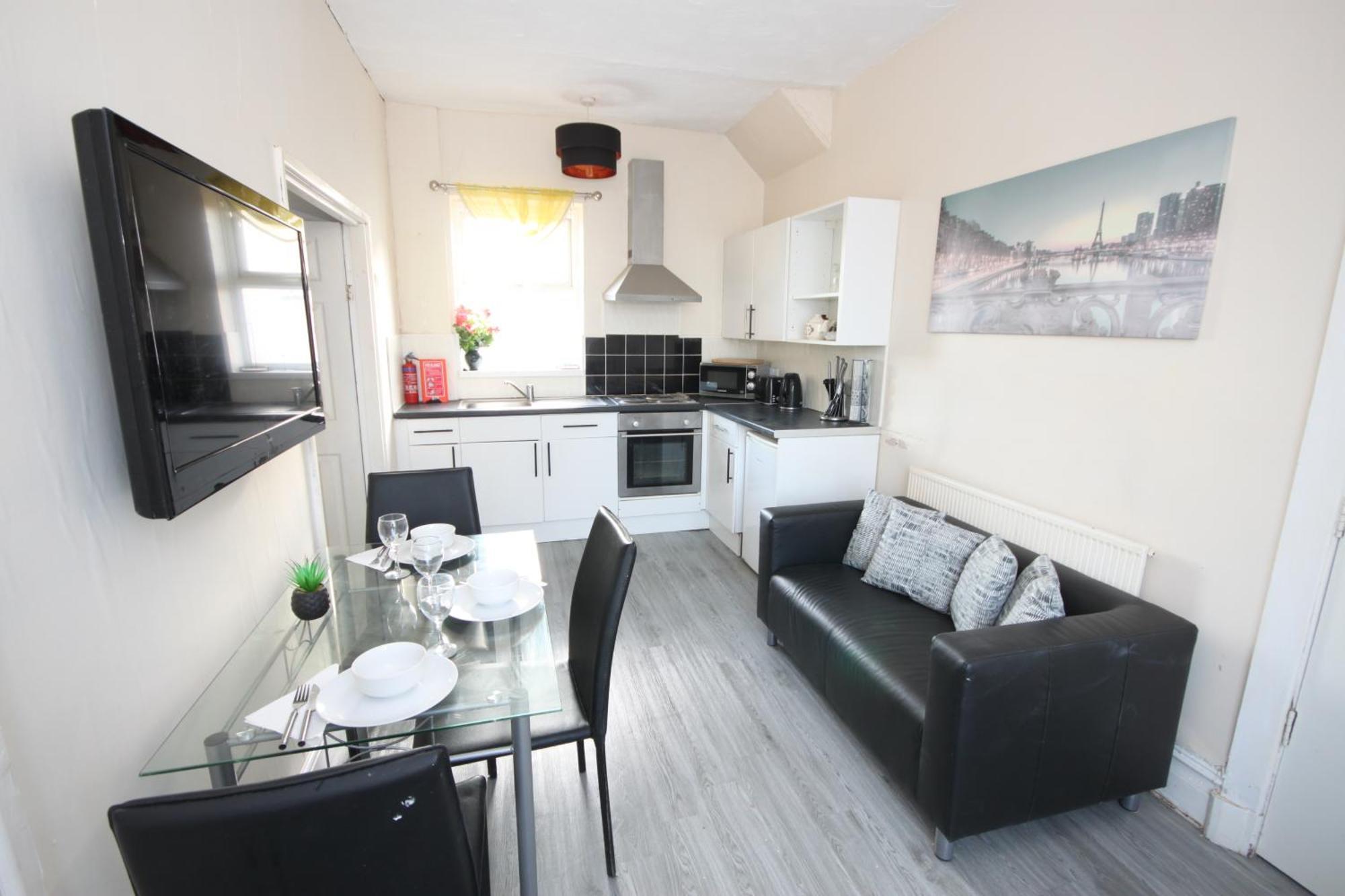 Barton Seaview, Self Catering Studio Apartments, Promenade & Central Beach Location, Families, Couples Or 23 Years Plus Only, Free Parking Μπλάκπουλ Εξωτερικό φωτογραφία