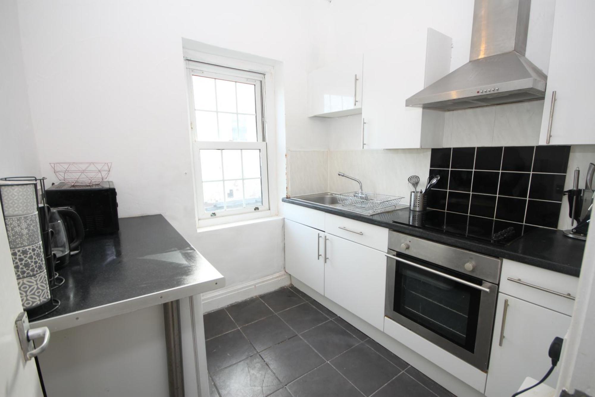 Barton Seaview, Self Catering Studio Apartments, Promenade & Central Beach Location, Families, Couples Or 23 Years Plus Only, Free Parking Μπλάκπουλ Δωμάτιο φωτογραφία