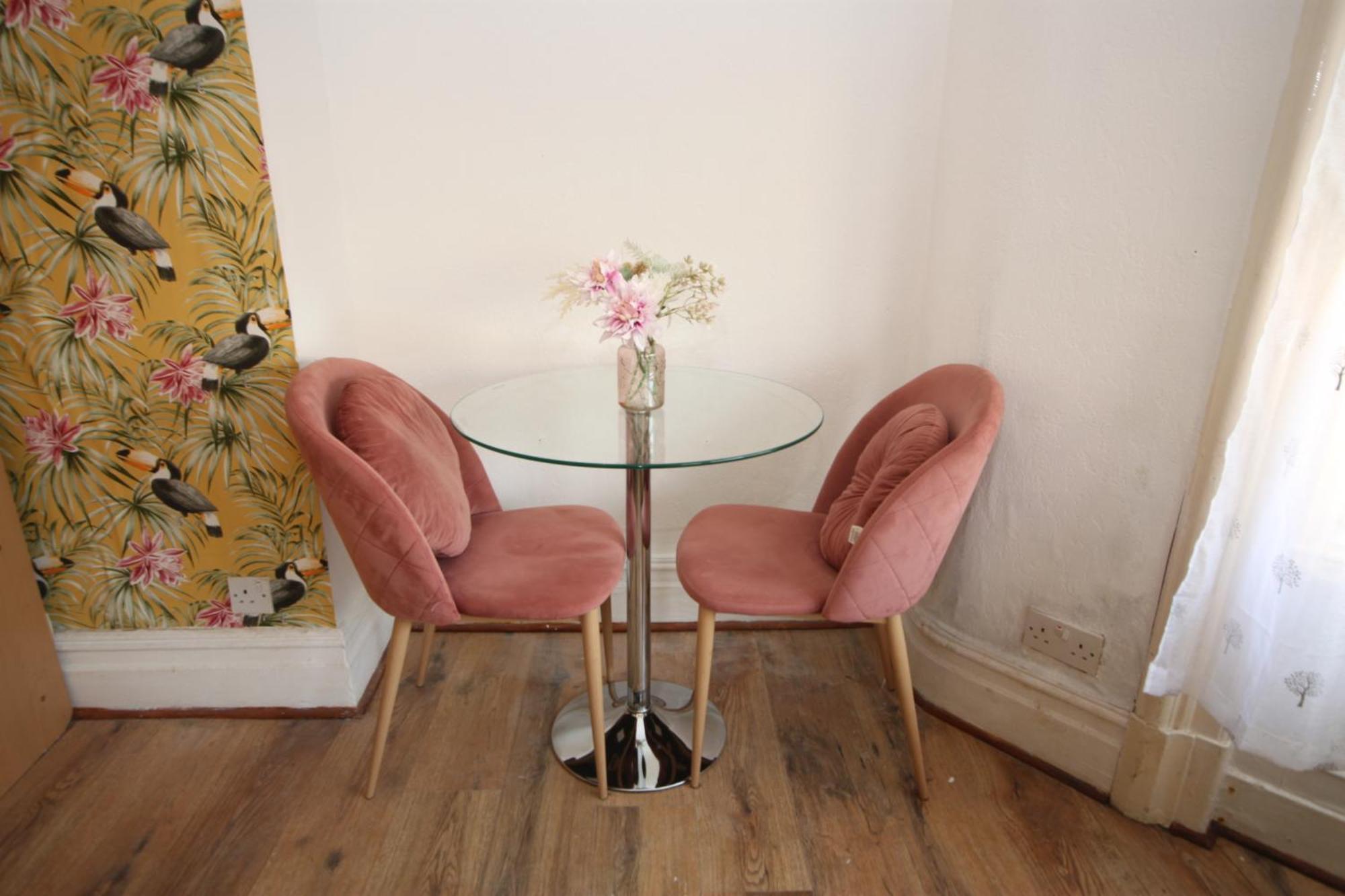 Barton Seaview, Self Catering Studio Apartments, Promenade & Central Beach Location, Families, Couples Or 23 Years Plus Only, Free Parking Μπλάκπουλ Εξωτερικό φωτογραφία