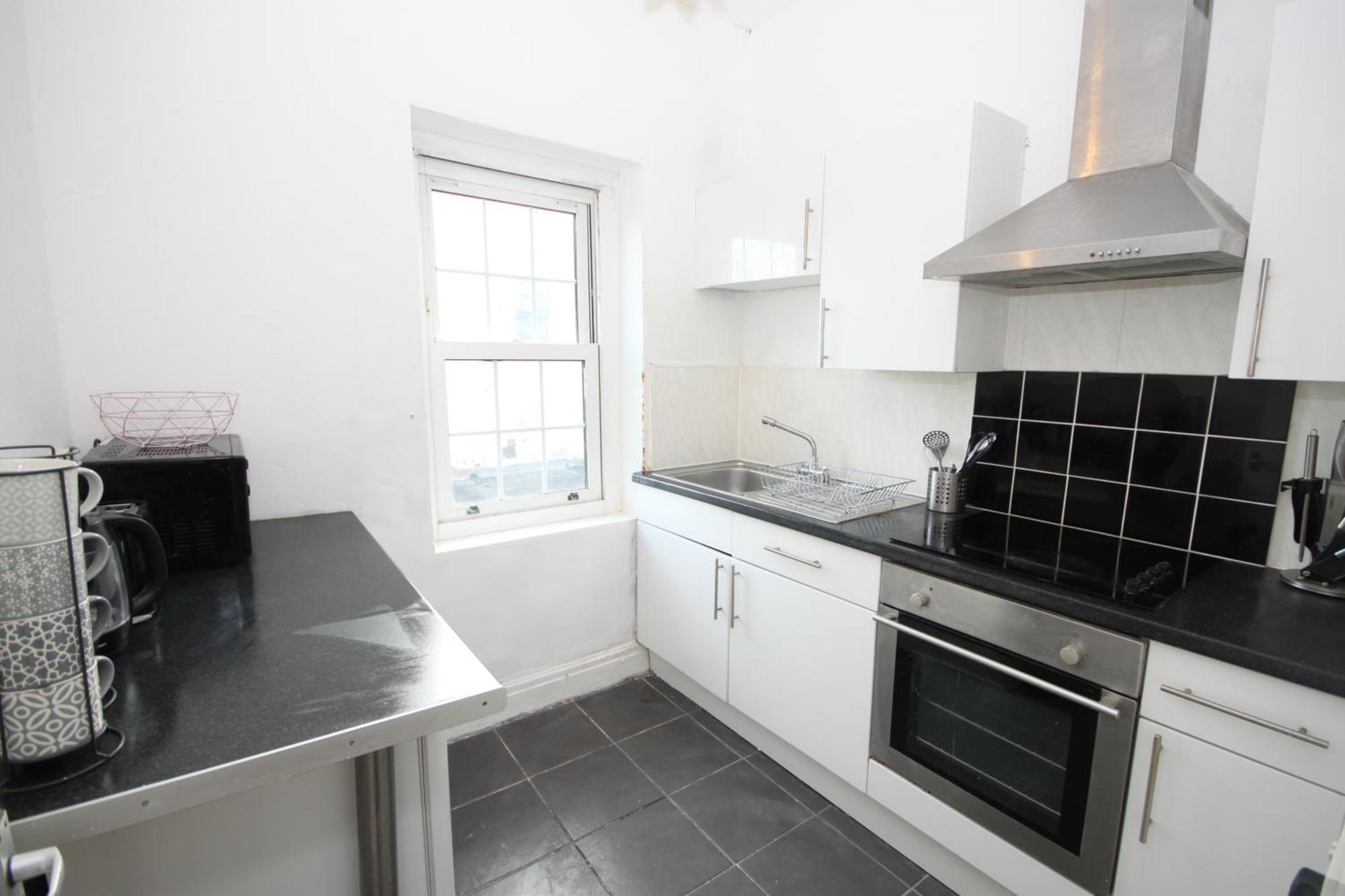 Barton Seaview, Self Catering Studio Apartments, Promenade & Central Beach Location, Families, Couples Or 23 Years Plus Only, Free Parking Μπλάκπουλ Εξωτερικό φωτογραφία