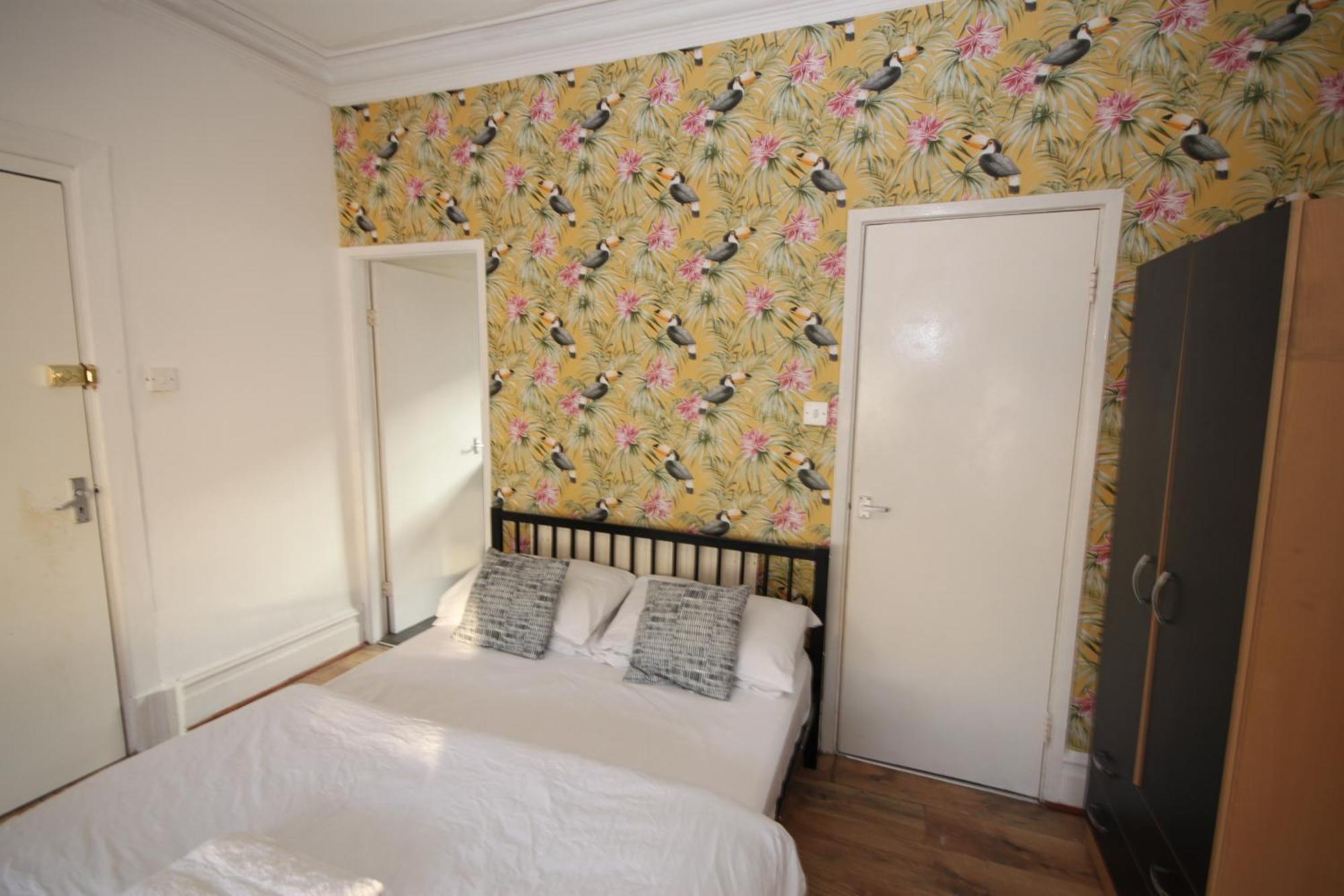 Barton Seaview, Self Catering Studio Apartments, Promenade & Central Beach Location, Families, Couples Or 23 Years Plus Only, Free Parking Μπλάκπουλ Εξωτερικό φωτογραφία