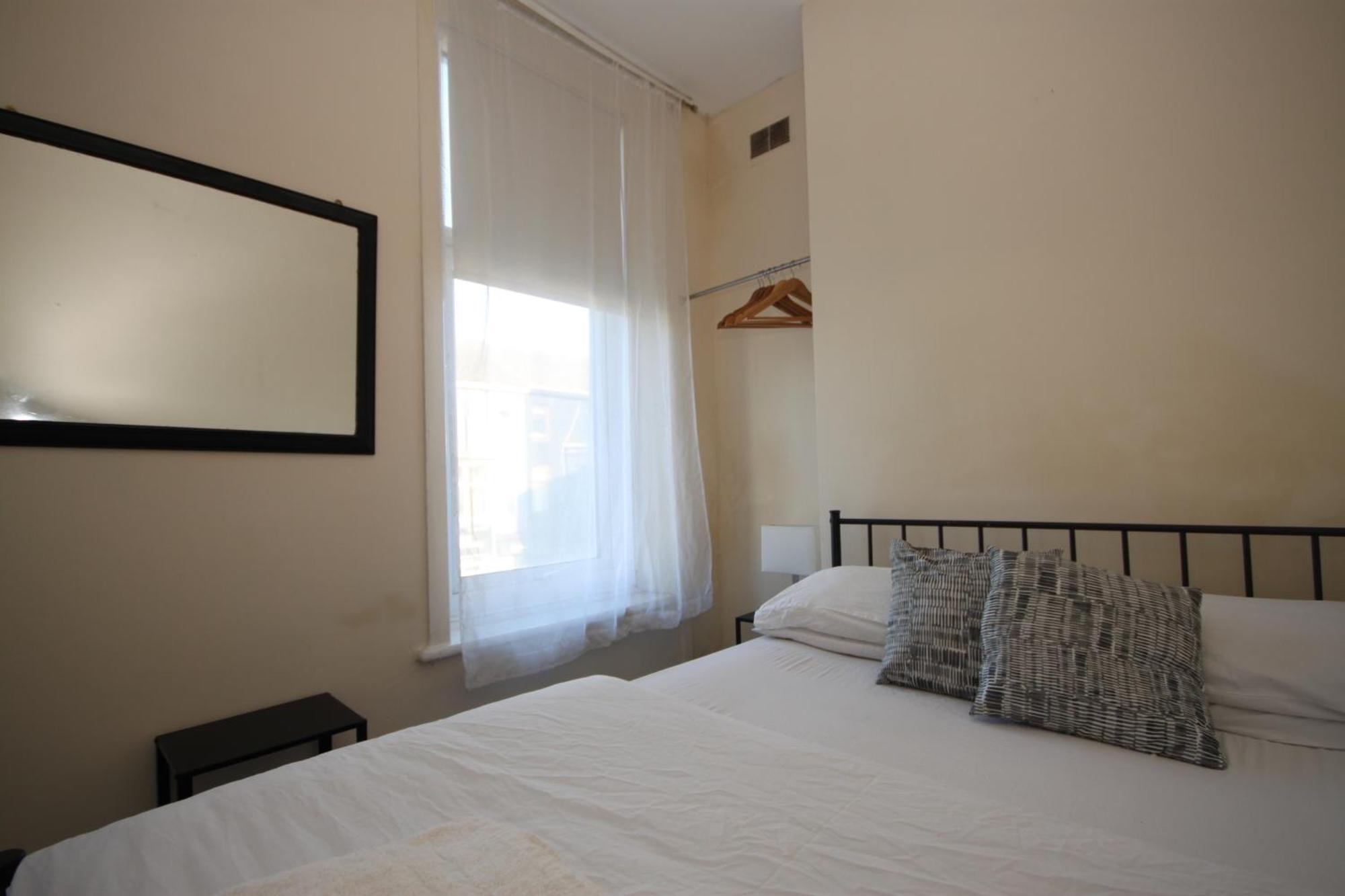 Barton Seaview, Self Catering Studio Apartments, Promenade & Central Beach Location, Families, Couples Or 23 Years Plus Only, Free Parking Μπλάκπουλ Δωμάτιο φωτογραφία