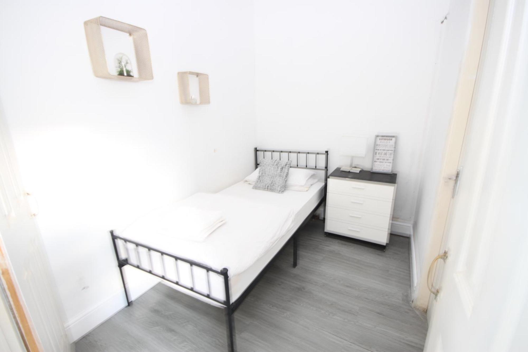 Barton Seaview, Self Catering Studio Apartments, Promenade & Central Beach Location, Families, Couples Or 23 Years Plus Only, Free Parking Μπλάκπουλ Δωμάτιο φωτογραφία