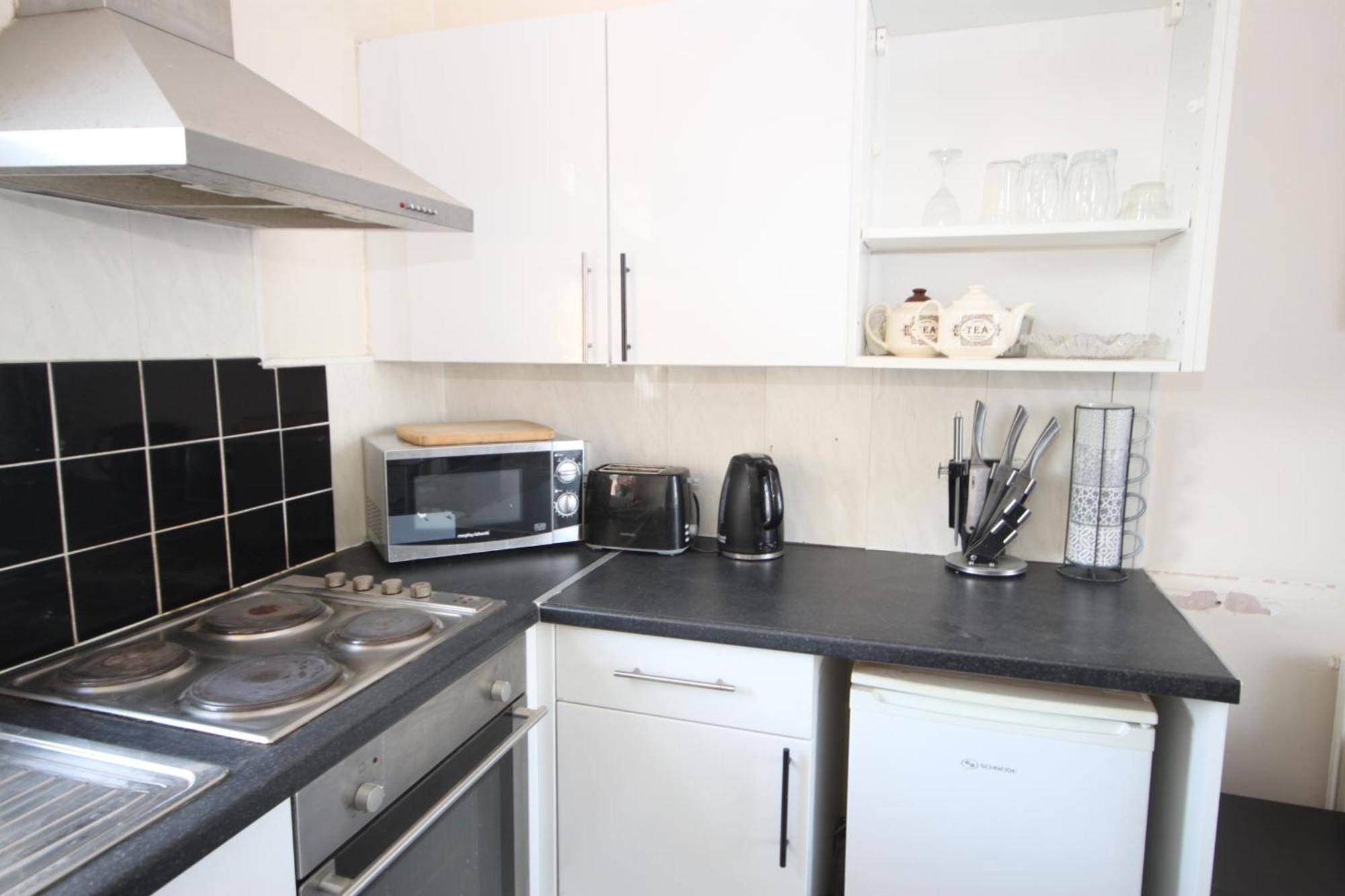 Barton Seaview, Self Catering Studio Apartments, Promenade & Central Beach Location, Families, Couples Or 23 Years Plus Only, Free Parking Μπλάκπουλ Εξωτερικό φωτογραφία