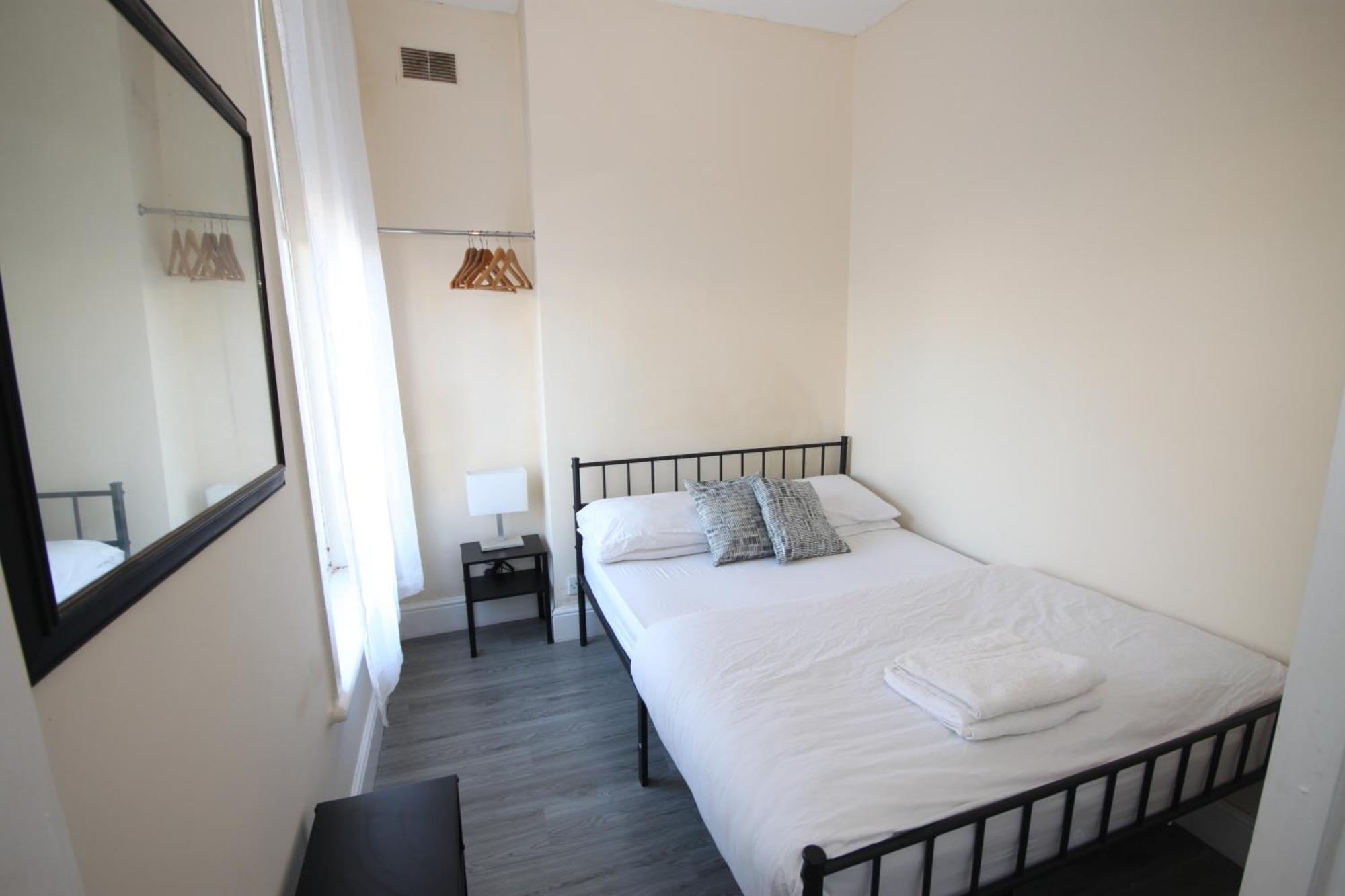 Barton Seaview, Self Catering Studio Apartments, Promenade & Central Beach Location, Families, Couples Or 23 Years Plus Only, Free Parking Μπλάκπουλ Εξωτερικό φωτογραφία